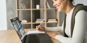 What’s the Difference Between Online vs. On-Campus Digital Marketing Master’s Programs?